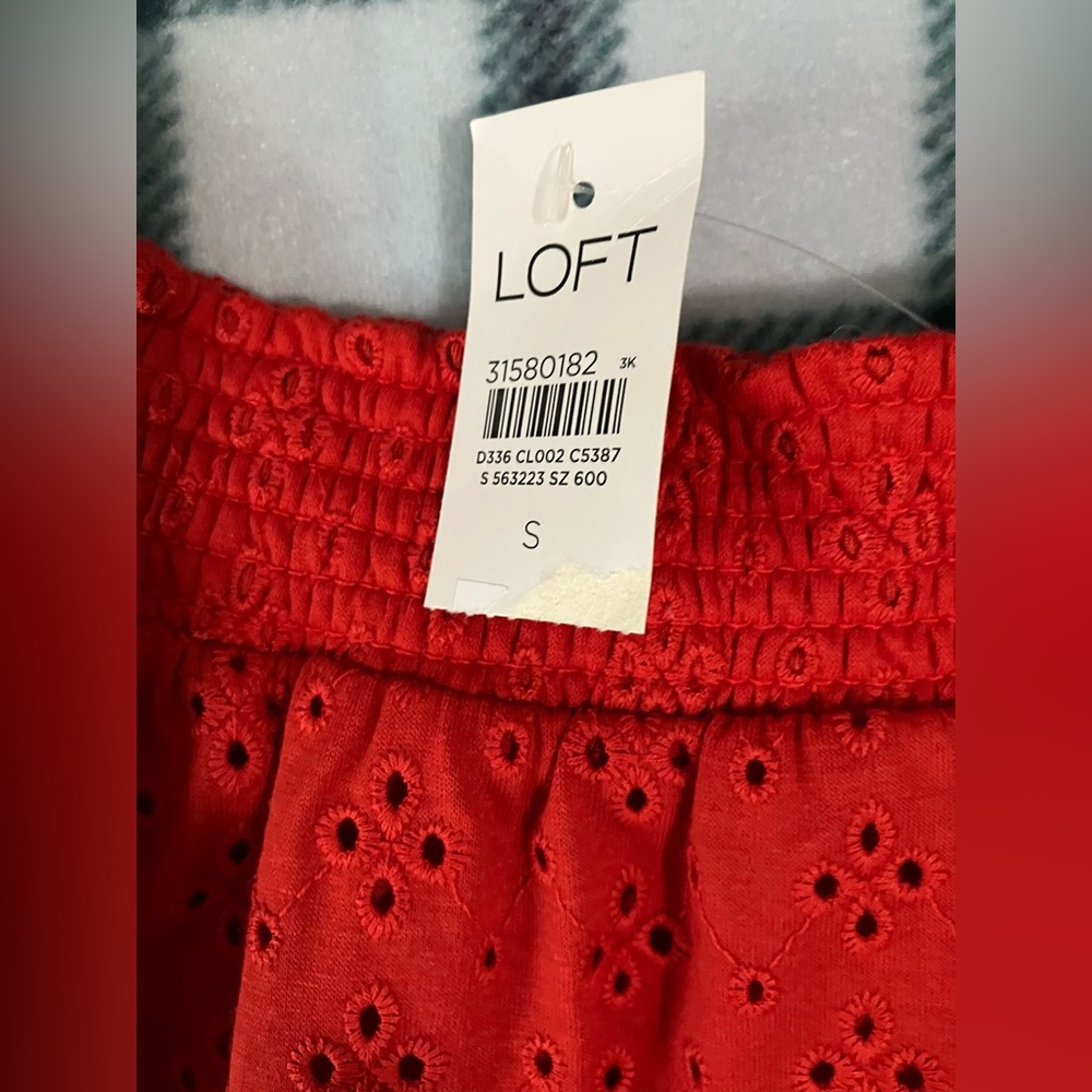 NWT LOFT Red Eyelet Skirt New Feminine, Flirty, Ready for Fashion Forward Fun 4U - Picture 2 of 6